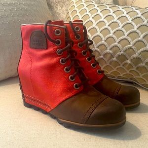 Sorel women’s wedge boots. Brand New, NEVER worn.